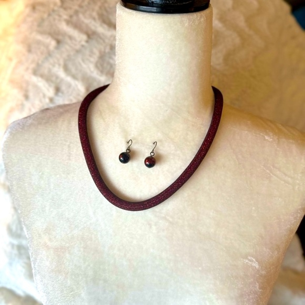 Red & Black Mesh Chain Necklace